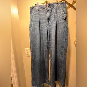 American Eagle size 14. Super high waisted baggy wide leg jeans. NWT